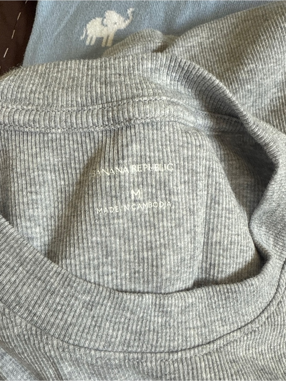 Banana Republic Heather Gray Short Sleeve Ribbed Tee - Picture 3 of 6